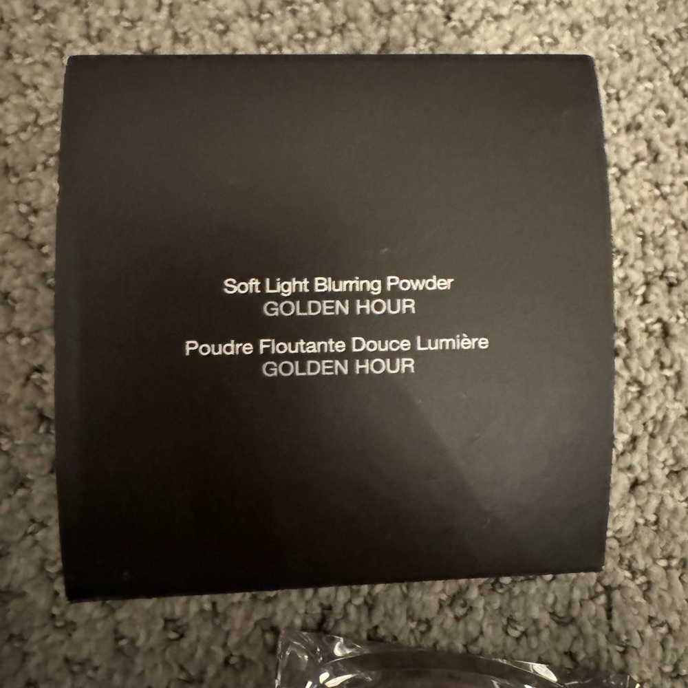 Becca soft light blurring powder